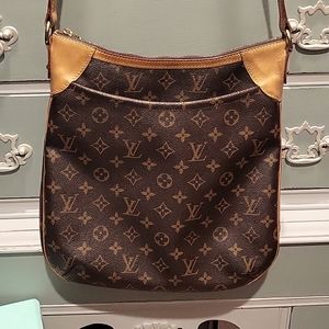 Louis Vuitton  cross body excellent condition.